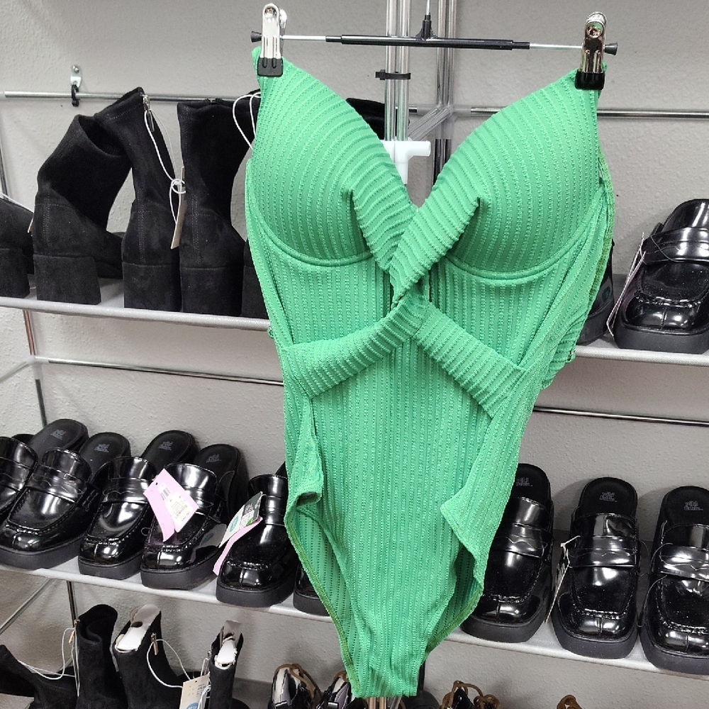 Elegant Green Ribbed One-Piece Swimsuit